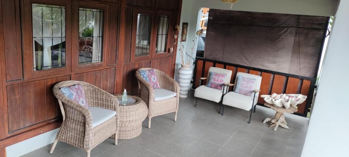 Mama Nings Beach Hotel Sekongkang Extérieur photo