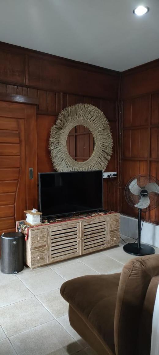 Mama Nings Beach Hotel Sekongkang Extérieur photo