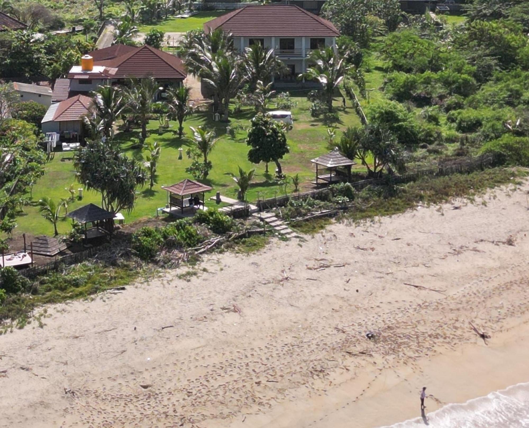 Mama Nings Beach Hotel Sekongkang Extérieur photo
