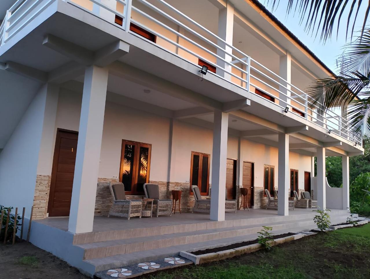 Mama Nings Beach Hotel Sekongkang Extérieur photo