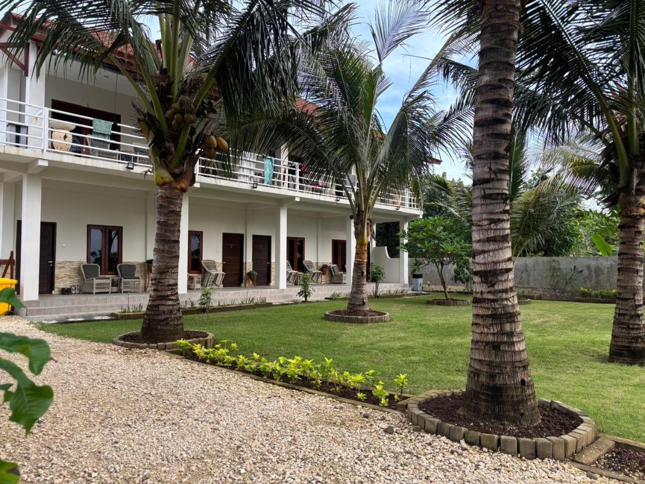 Mama Nings Beach Hotel Sekongkang Extérieur photo