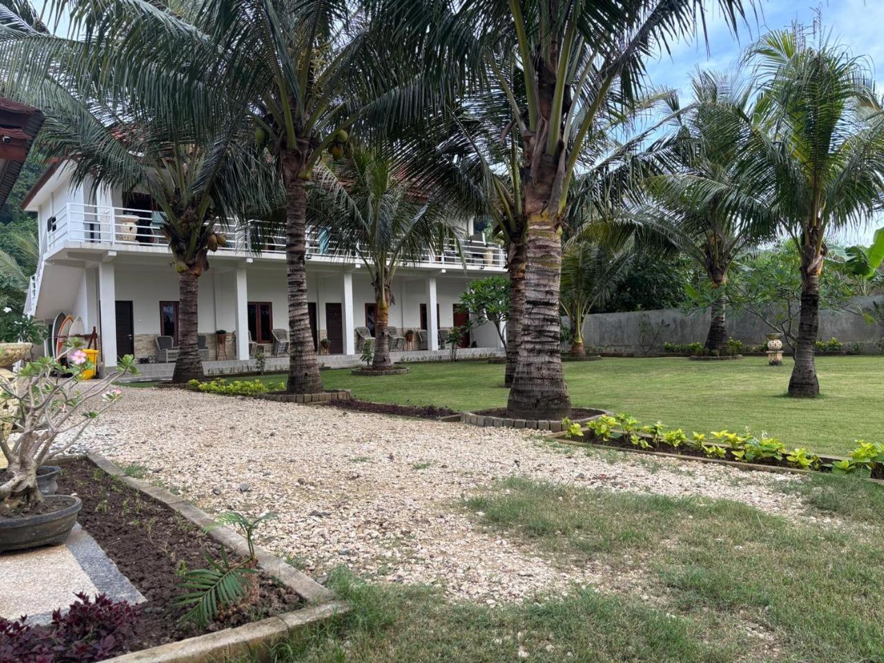 Mama Nings Beach Hotel Sekongkang Extérieur photo